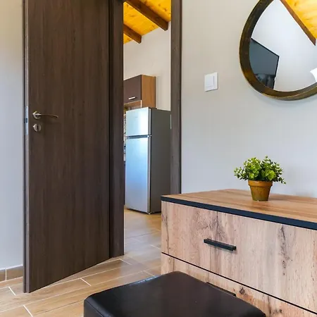 Mulberry Apartment *